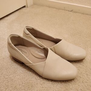 Clarks Nude Loafers Flats, Size 5M